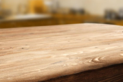 实木桌子黏糊糊的怎么清理