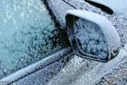下雪天怎么让车玻璃不结冰